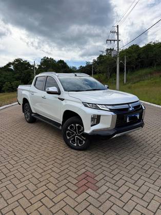 MITSUBISHI L200 TRITON 2.4 16V TURBO DIESEL SPORT HPE-S CD 4P 4X4 AUTOMÁTICO MITSUBISHI L200 TRITON 2.4 16V TURBO DIESEL SPORT HPE-S CD 4P 4X4 AUTOMÁTICO